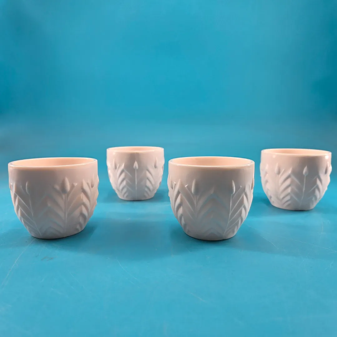 Jeannette Shell Milk Pink Punch Cups (Set of 4) Jeannette Shell Milk Pink Punch Cups (Set of 4)