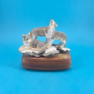 Westland Wolf Pack Music Box