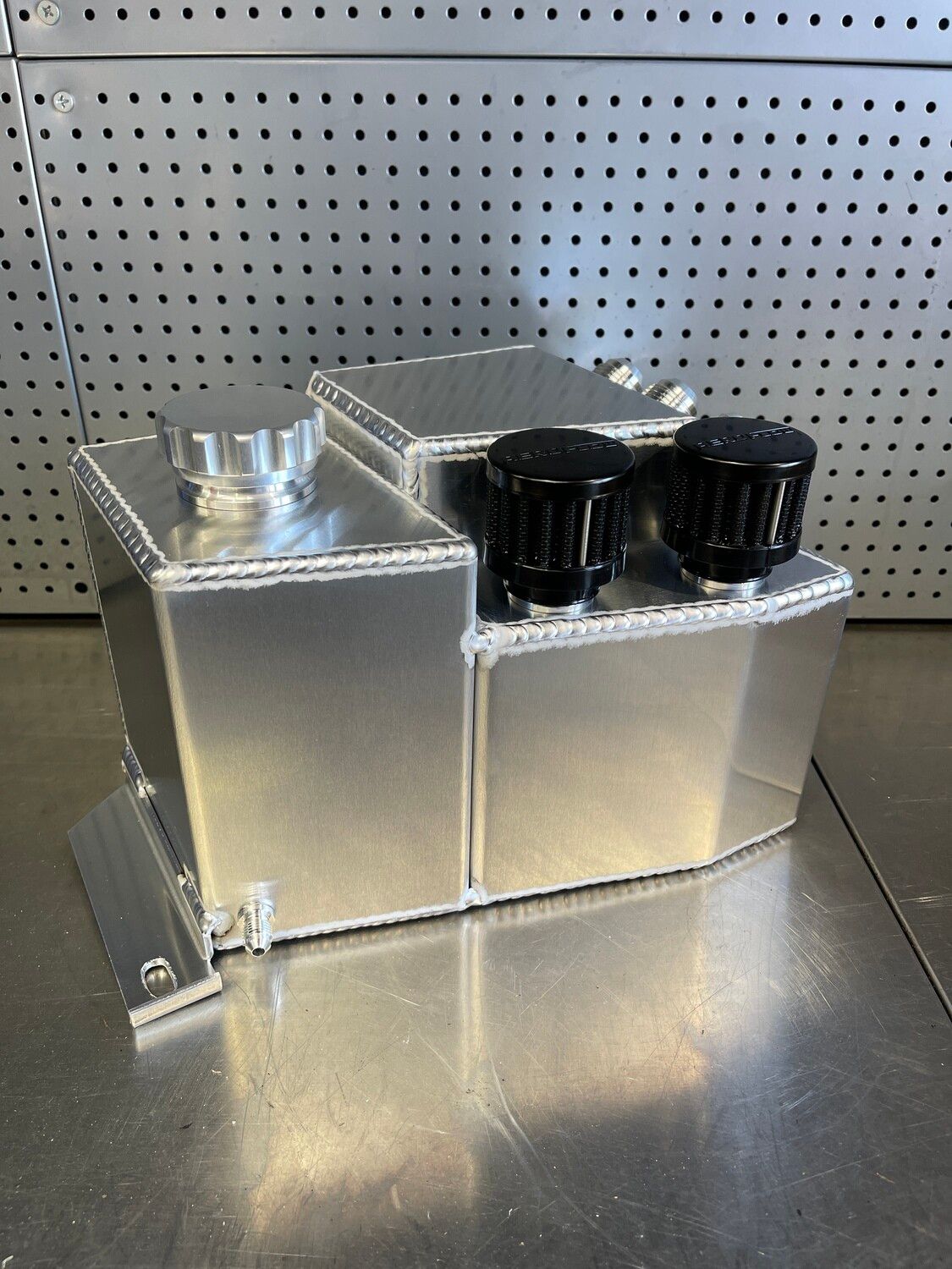 Dahtone Racing R32 GTR catch can/radiator overflow