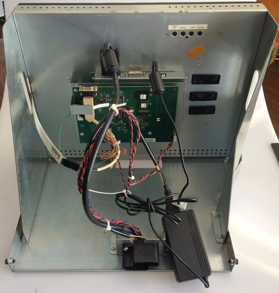 19&quot; IGT I Game Plus Slant Top 25pin LCD Monitor w/ Bezel WGC-1990-NSAS91F