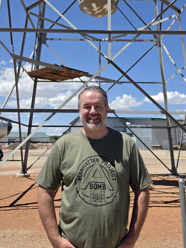 Manhattan Project A Bomb t-shirt XS