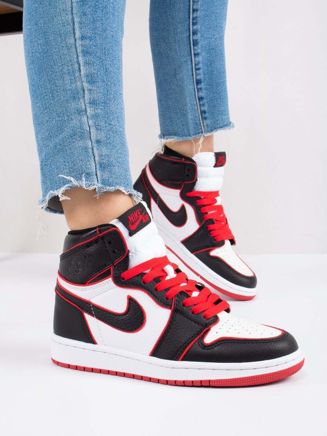 Nike Air Jordan 1 Retro OG Bloodline