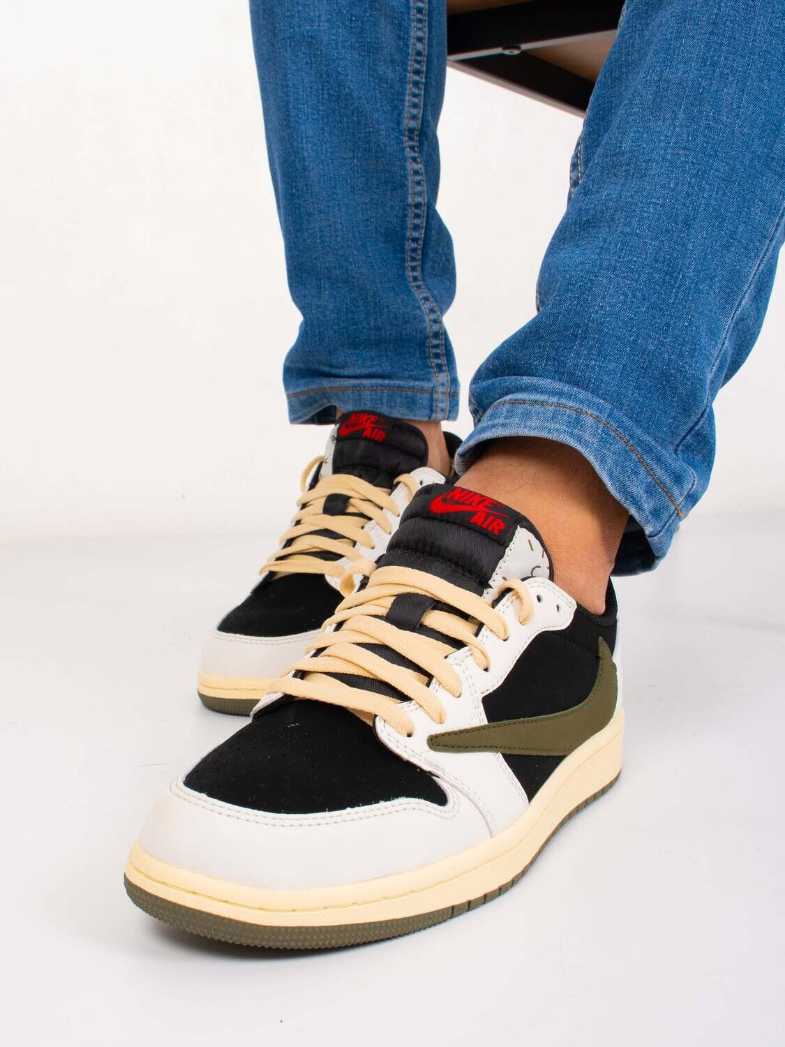 &#39;Olive&#39; Travis Scott x Air Jordan 1 Low