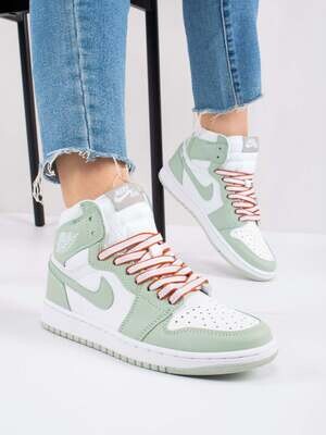 Nike Jordan 1 Mid Light Green
