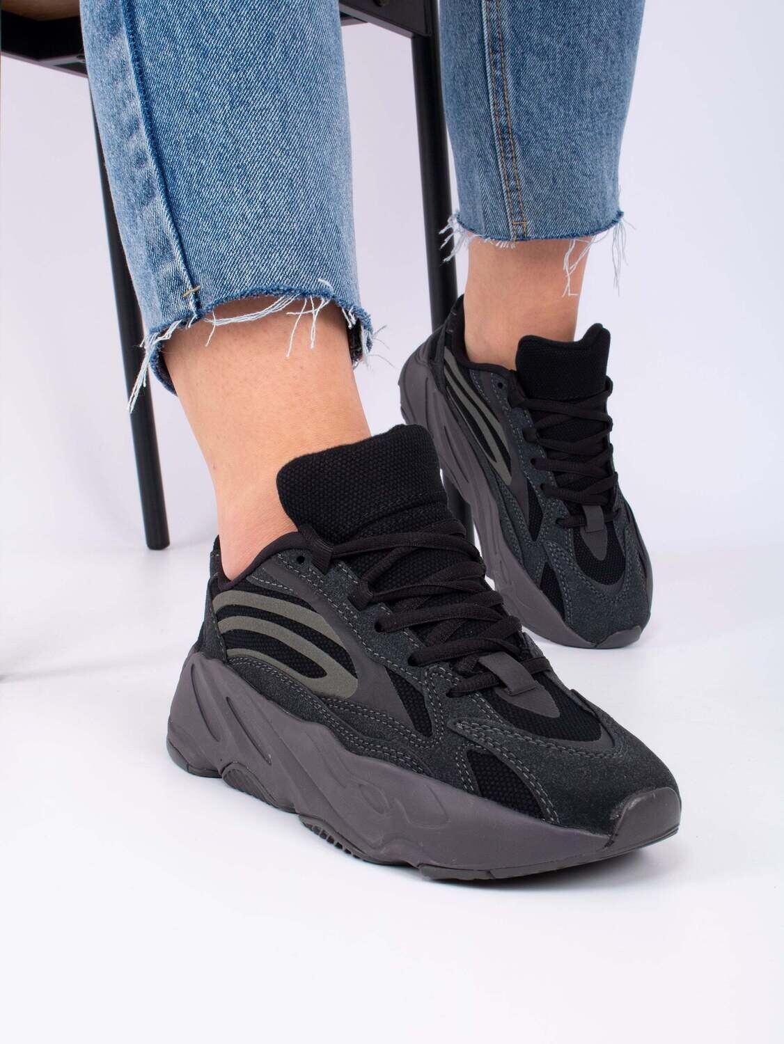 Adidas Yeezy Boost 700 V2 Vanta