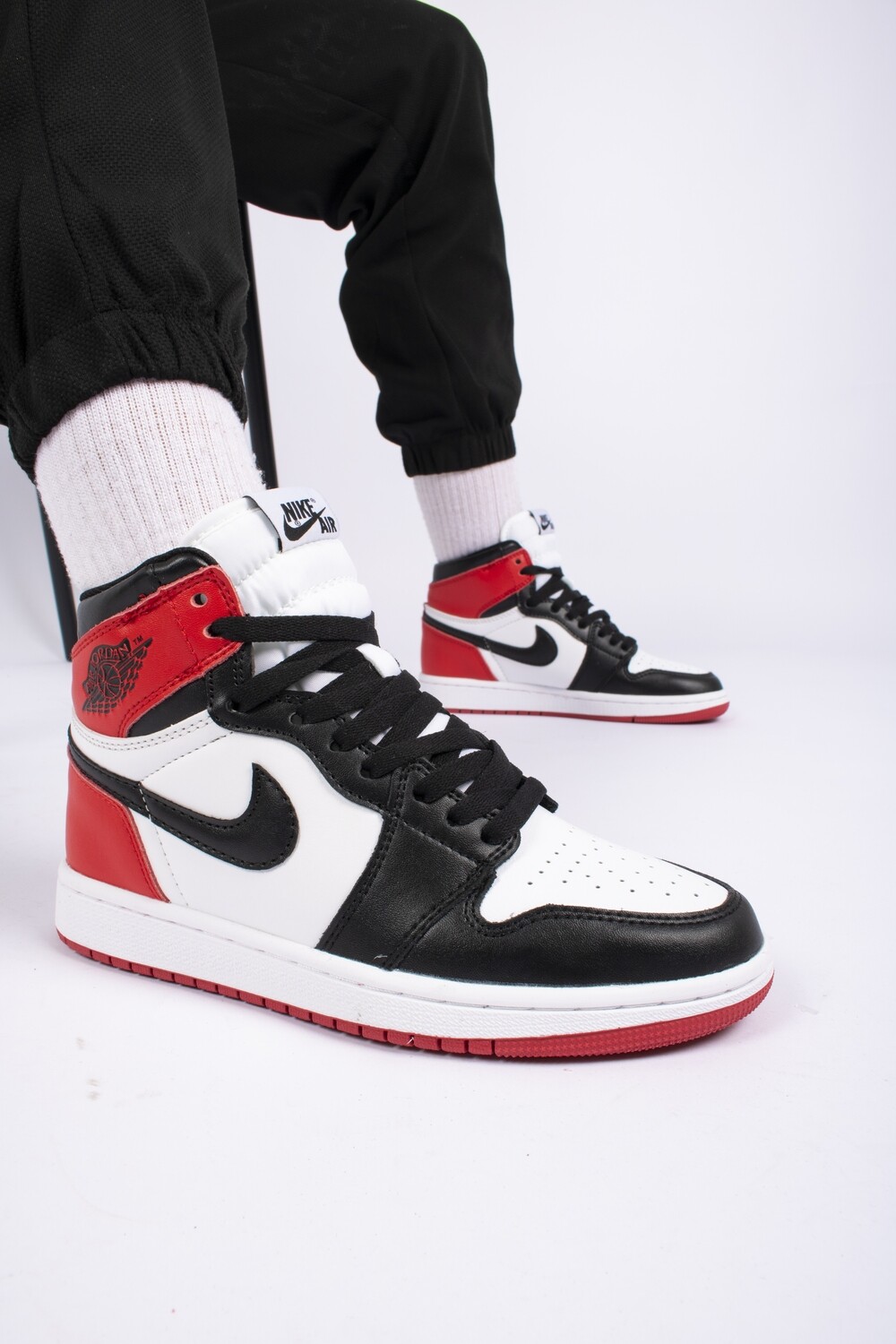 Nike Air Jordan 1 Mid Black Toe Basketball