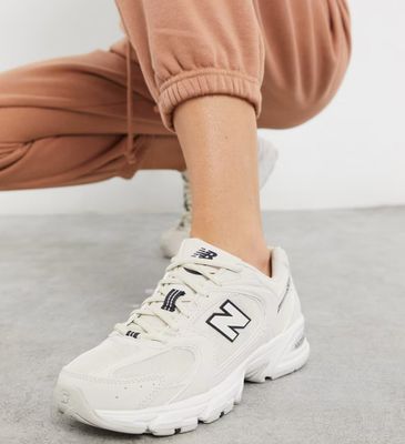 New Balance 530 trainers in off white