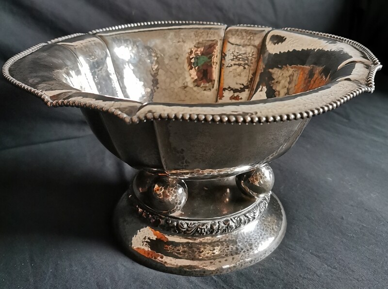 Antike Fußschale aus Schweden, von 1930, aus 830er Silber.