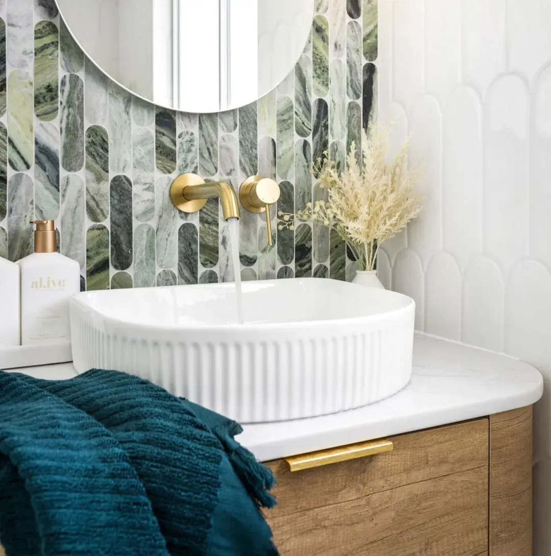 BONDI 900MM NATURAL OAK WALL HUNG CURVE VANITY