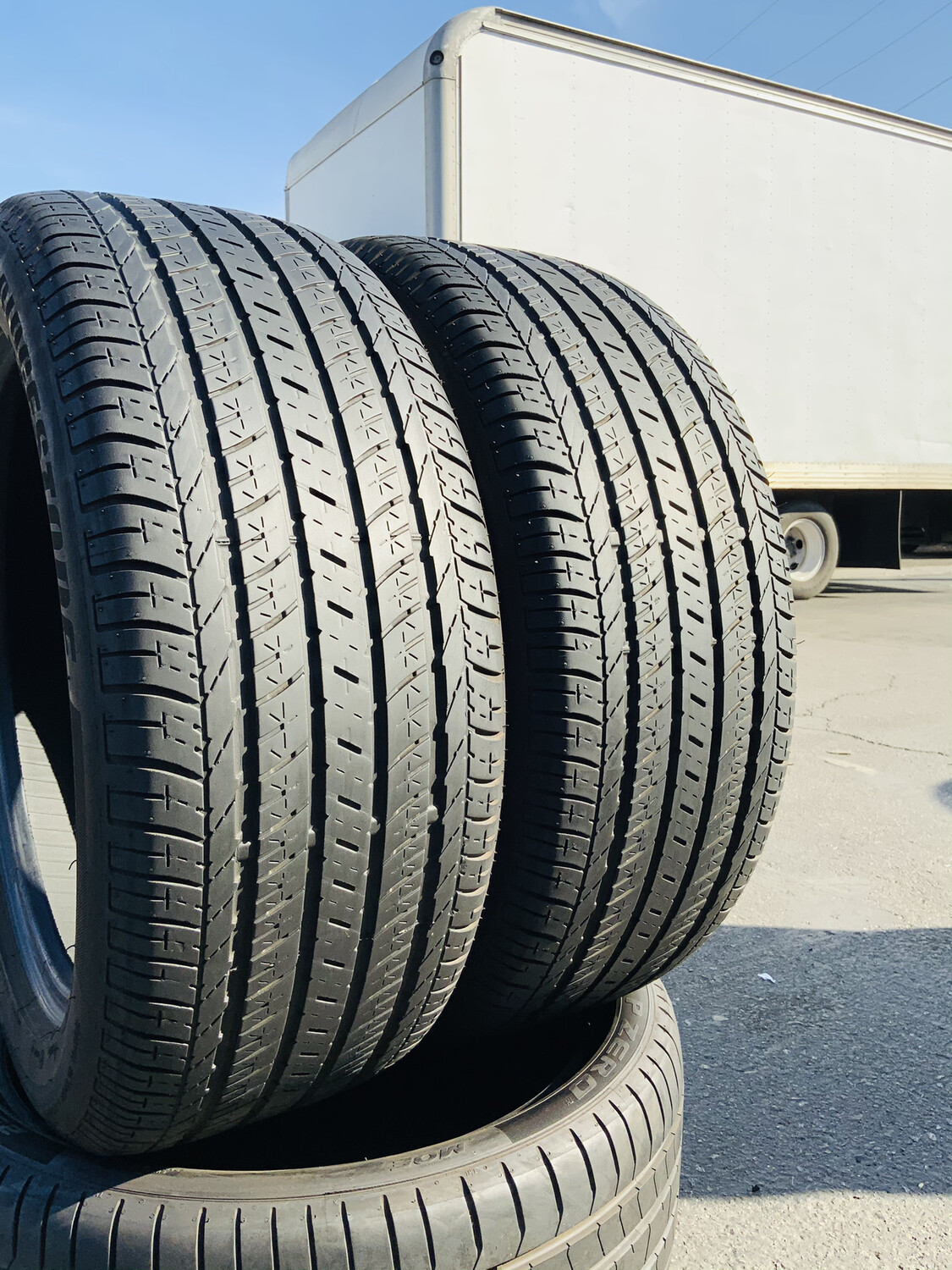 2 USED TIRES 235/50R18 Bridgestone DUELER H/L 400 RFT WITH 6/32