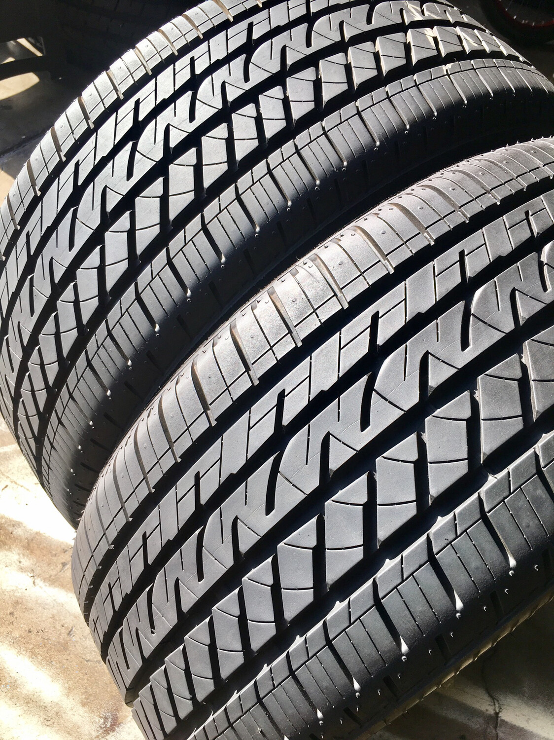 2 USED 225/45R18 Birdgestone DRIVE GUARD RFT WITH 99% TREAD