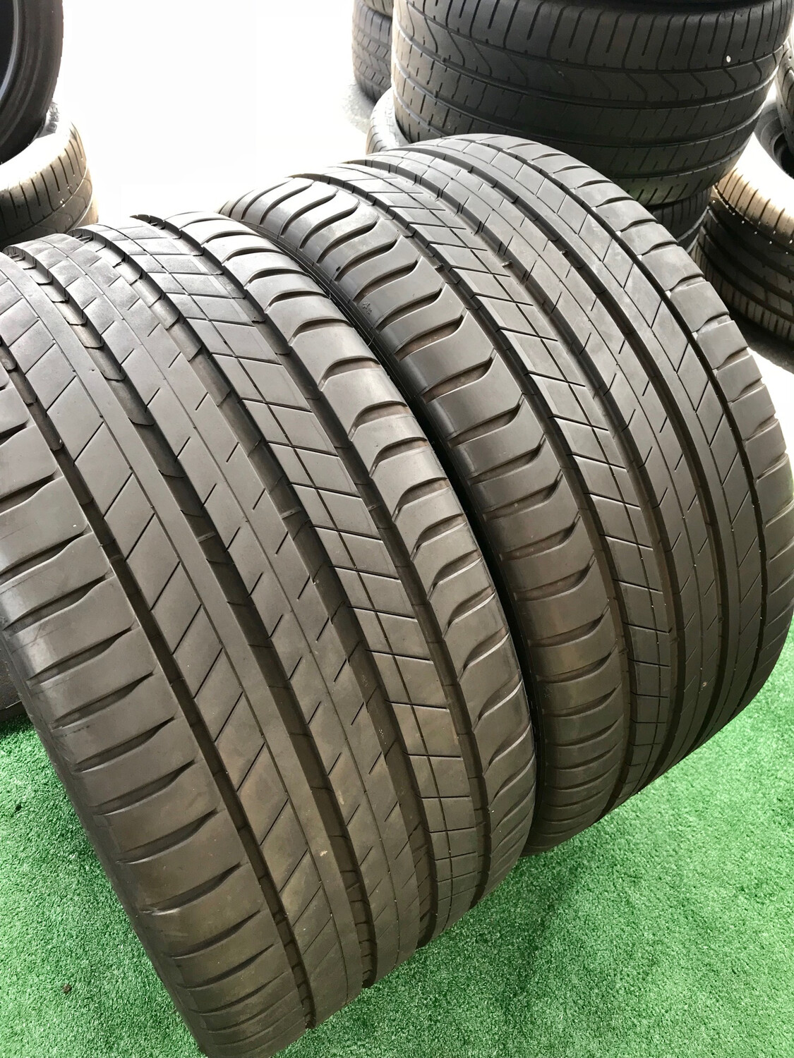 2 USED TIRES 295/35ZR21 Michelin LATITUDE SPORT 3 WITH 80-90% TREAD LIFE 