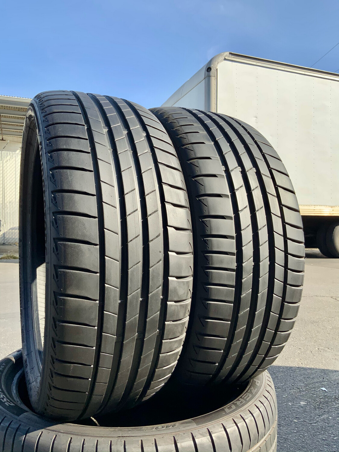 2 USED TIRES 225/40R19 Bridgestone TURANZA T005 WITH 90% TREAD LIFE