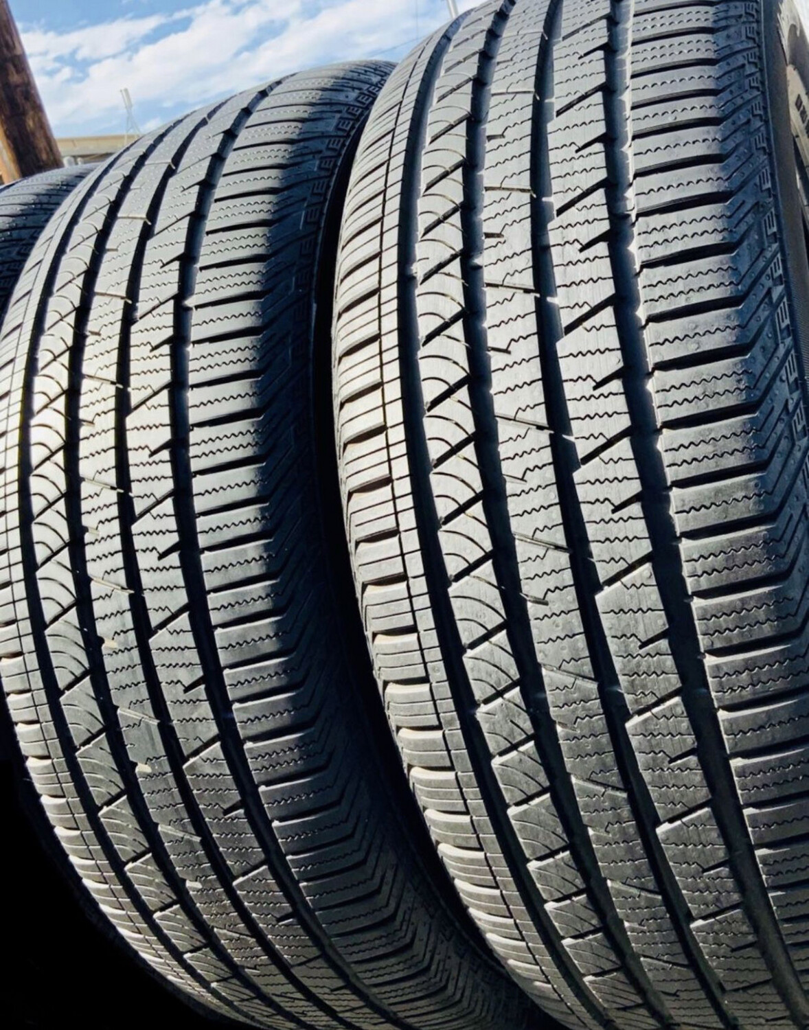 2 USED TIRES 235/5519 Continental CROSS CONTACT LX SPORT RUN FLAT WITH 90-95% TREAD