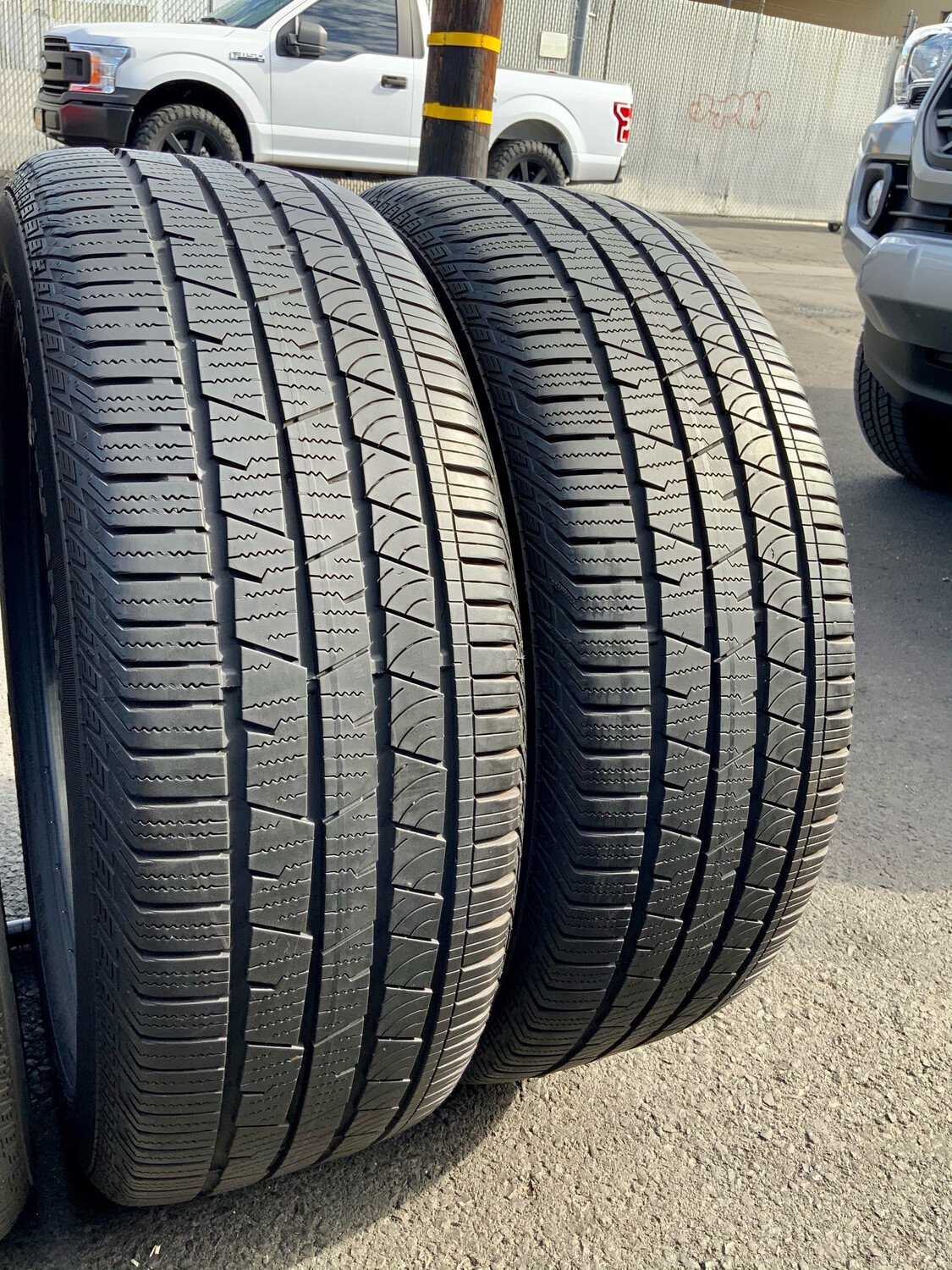 2 USED TIRES 235/5519 Continental CROSS CONTACT LX SPORT RUN FLAT WITH 70% TREAD
