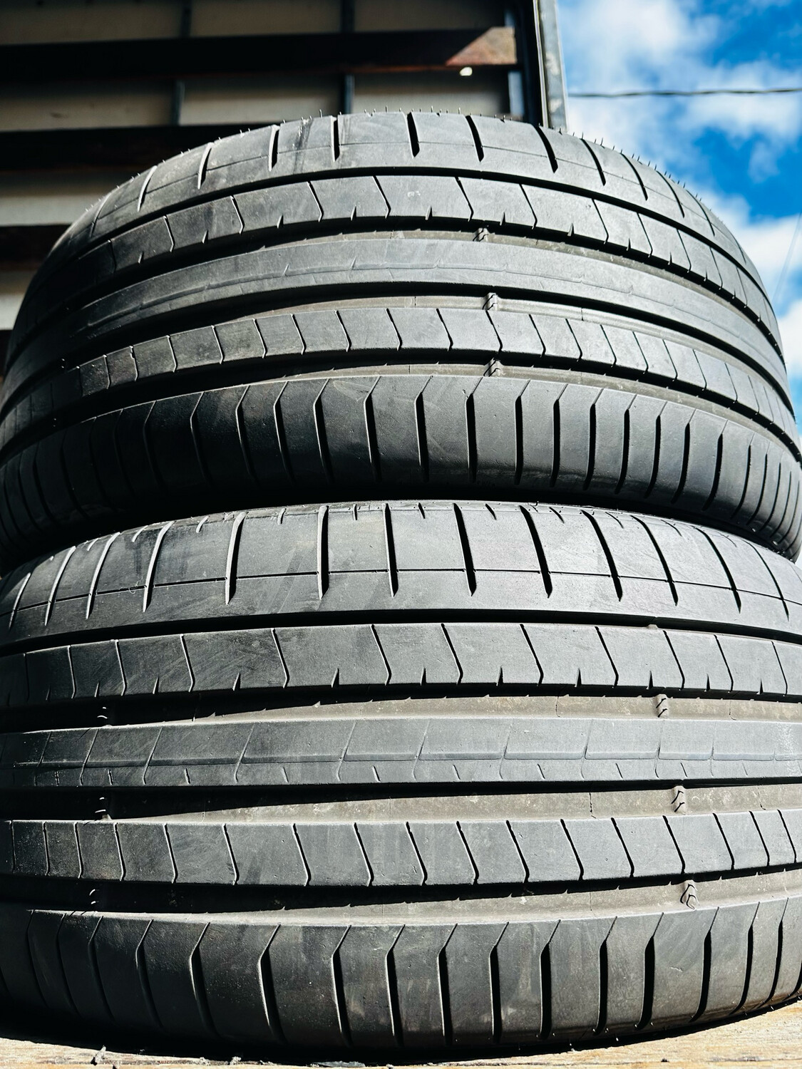 2 USED TIRES 285/40R22 Pirelli P ZERO PZ4 WITH 75% TREAD LIFE