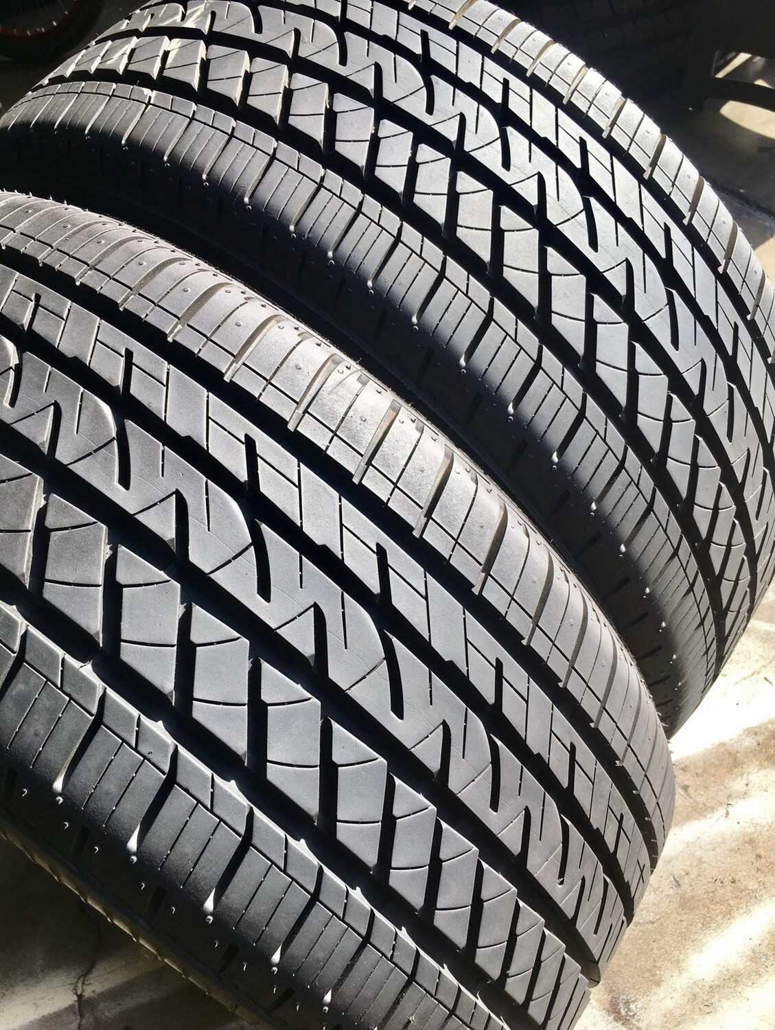 2 USED TIRES 225/50R17 Birdgestone DRIVE GUARD RUN FLAT WITH 90% TREAF LIFE