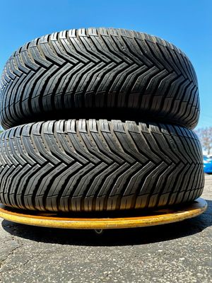 2 USED TIRES 215/65R17 Michelin CROSS CLIMATE2 WITH 95% TREAD LIFE