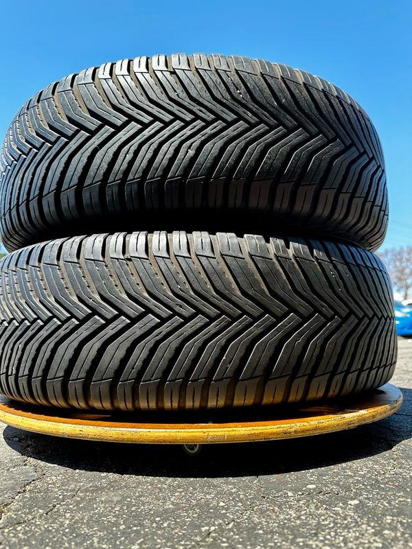 2 USED TIRES 215/65R17 Michelin CROSS CLIMATE2 WITH 95% TREAD LIFE