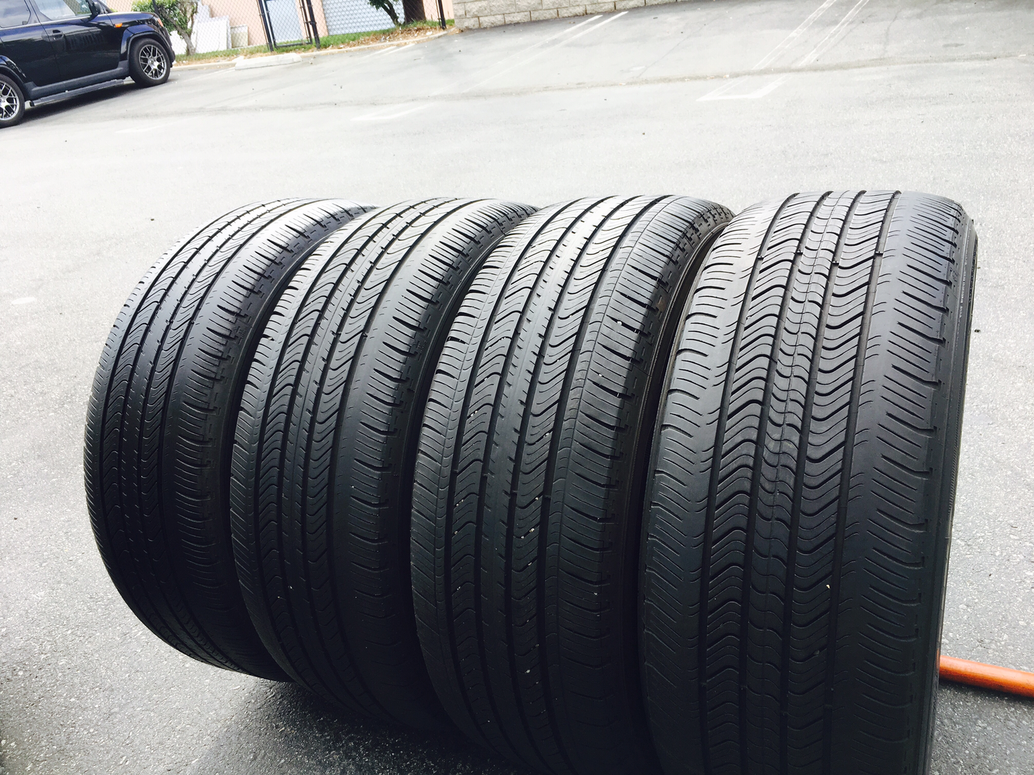 4 USED TIRES 215/55r17 Michelin PRIMACY MXV4 WITH 60% TREAD LIFE