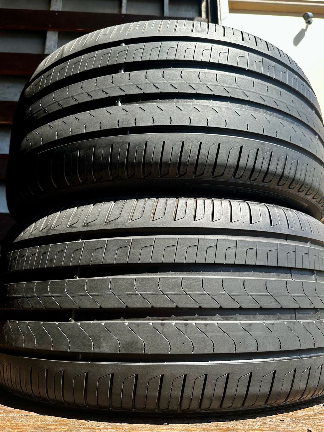 2 USED TIRES Pirelli 285/40R20 CINTURATO P7 WITH 75% TREAD LIFE