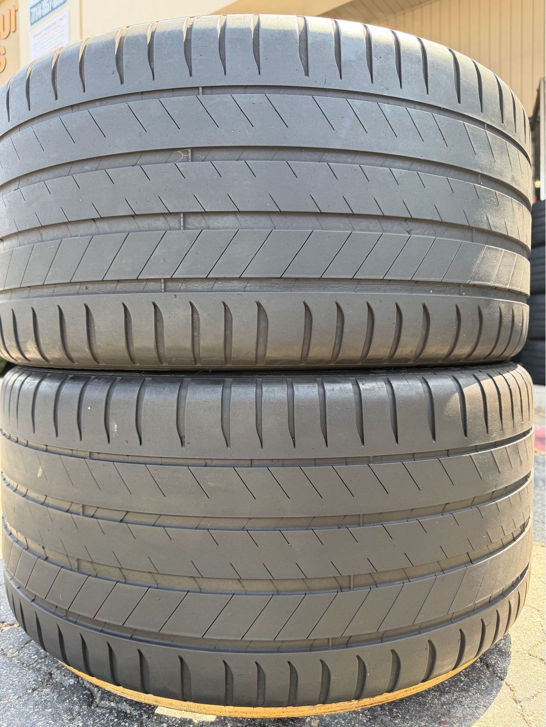 2 USED TIRES Michelin 295/35R21 LATITUDE SPORT 3 WITH 40% TREAD LIFE