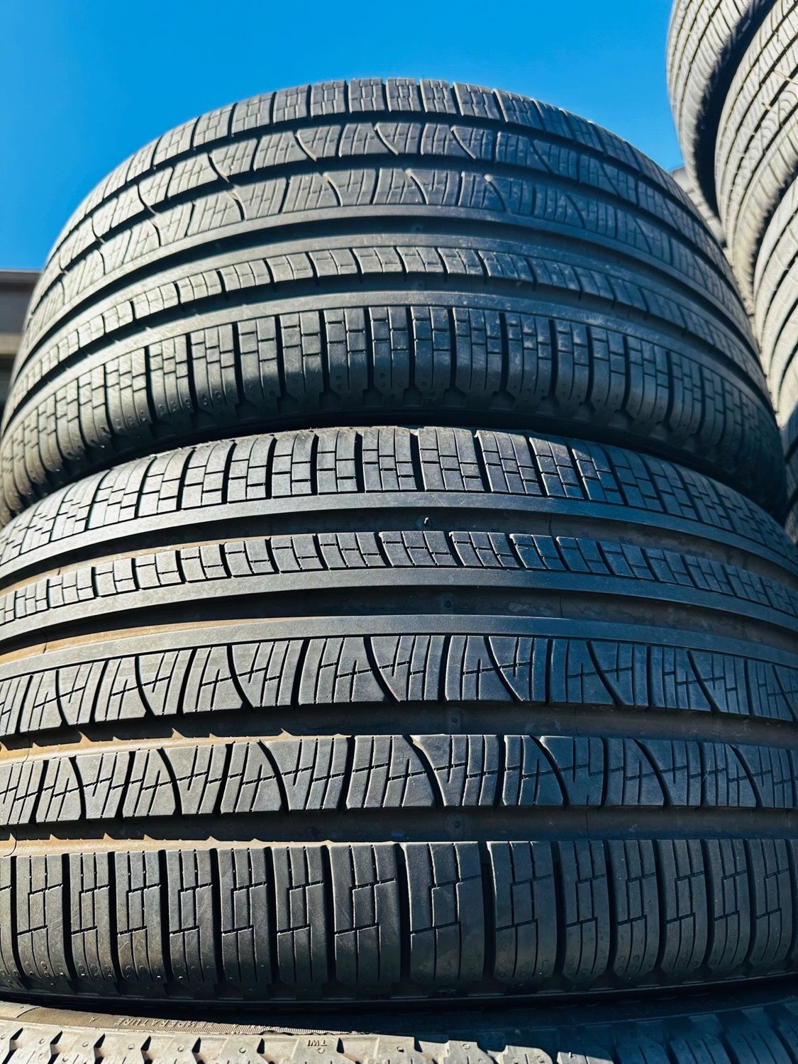 2 USED TIRES Pirelli 295/35R21 SCORPION VERDE ALL SEASON WITH 95% TREAD LIFE