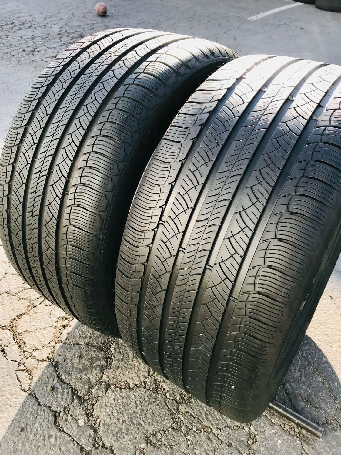 2 USED TIRES Michelin 295/40R20 LATITUDE TOUR HP WITH 75% TREAD LIFE