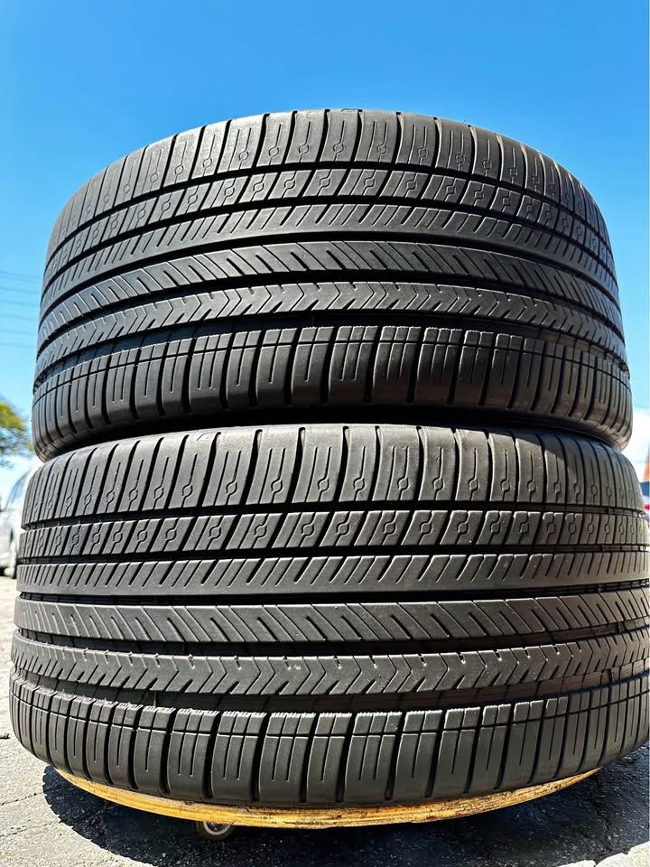 2 USED TIRES Michelin 285/40ZR22 PILOT SPORT ALL SEASON 4 WITH 99% TREAD LIFE