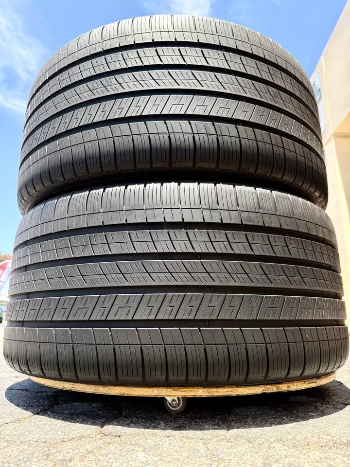 2 USED TIRES Michelin 295/35R22 PILOT SPORT ALL SEASON 4 WITH 70% TREAD LIFE