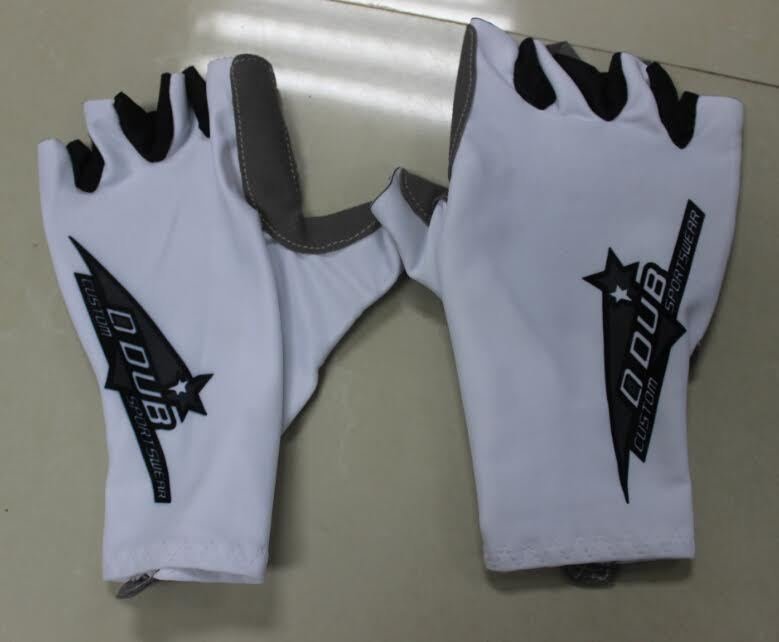 D Dub Logo Pro Touch Aero Glove, Size: Small, Color: White