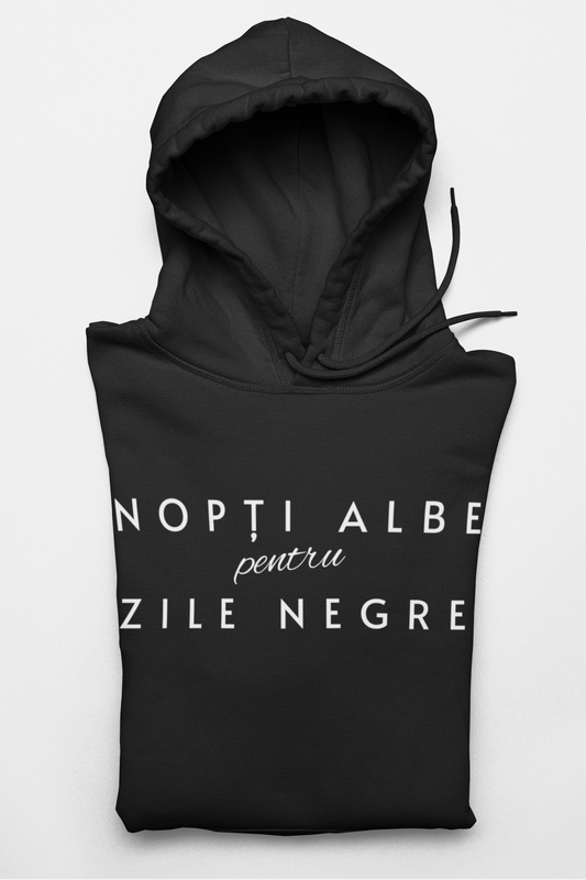 Hanorac regular de bărbați cu imprimeu grafic &quot;NOPȚI ALBE, ZILE NEGRE&quot;, bumbac 100%, negru