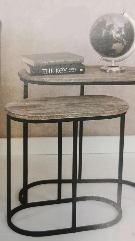 Set of 2 Oval Nesting tables