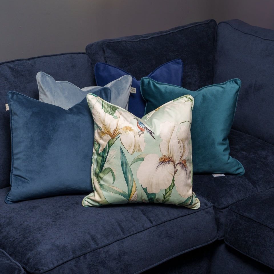 VELVET FLORAL IRIS