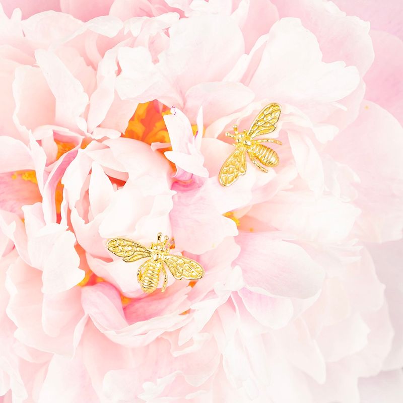 Bee Stud