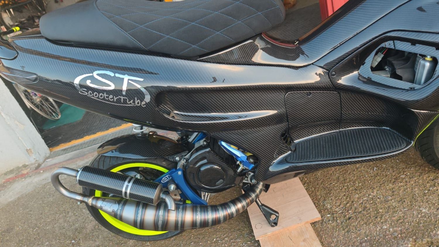 [CRB-154]  Fianchi Latrerali monoscocca per Gilera Runner