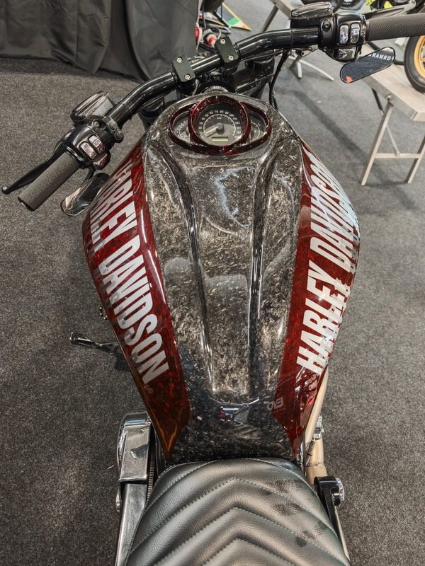 [CRB-176] Kit realizzato in vero carbonio per Harley v-rod