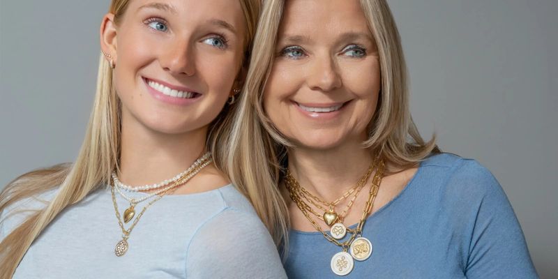 Family Knot Pendant All Gold