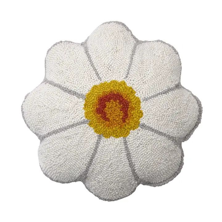 Daisy Shaped Hook pillow 14x14"