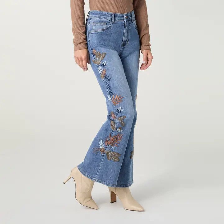 Bambu Soft Flare w/ Leaf Embroidery Jeans
