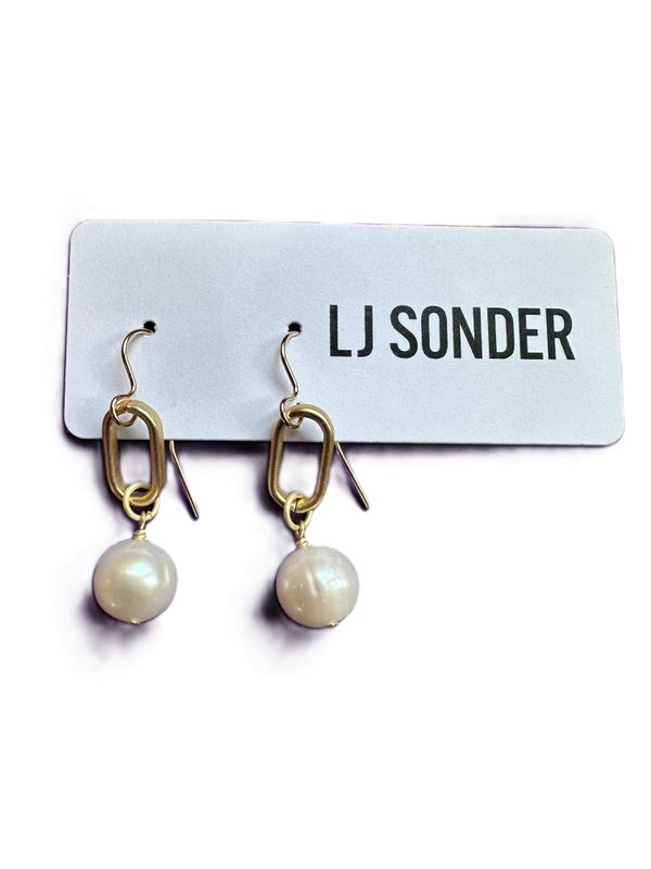 Trek Pearl Earrings