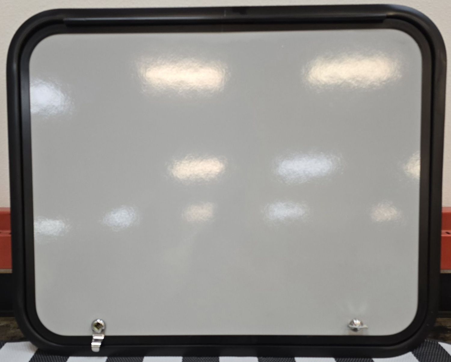 Compartment Door 30 x 24 twist latch, no cylinder, white