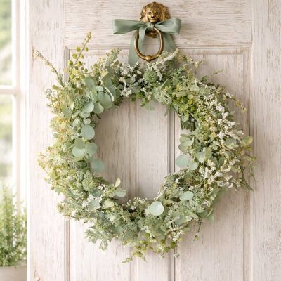 Soft Whisper 24in Wreath