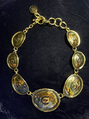 Vintage Elizabeth Taylor for Avon Signature
Gold Coast necklace