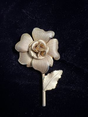 Vintage intricate flower brooch