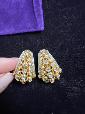Vintage Elizabeth Taylor for Avon evening star collection clip earrings