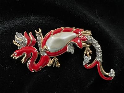 Vintage Crown Trifari Alfred Phillipe
Ming Dragon