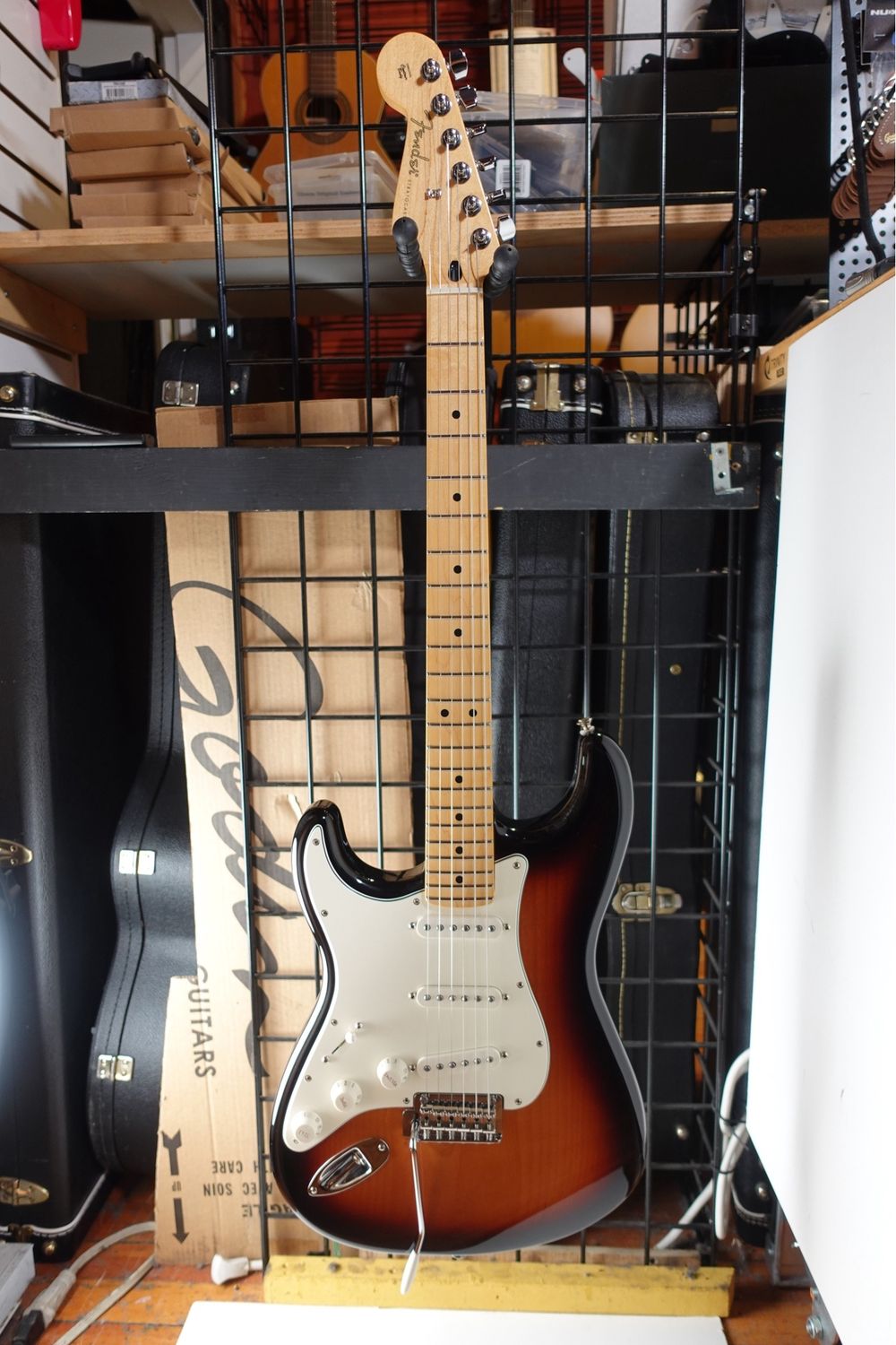 2022 Fender Player Series Stratocaster - Left Handed - 3 Tone Sunburst w/ Gigbag
