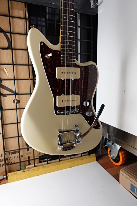 2026 Woodland JM - Aged Olympic White w/ Gator Offset Case
