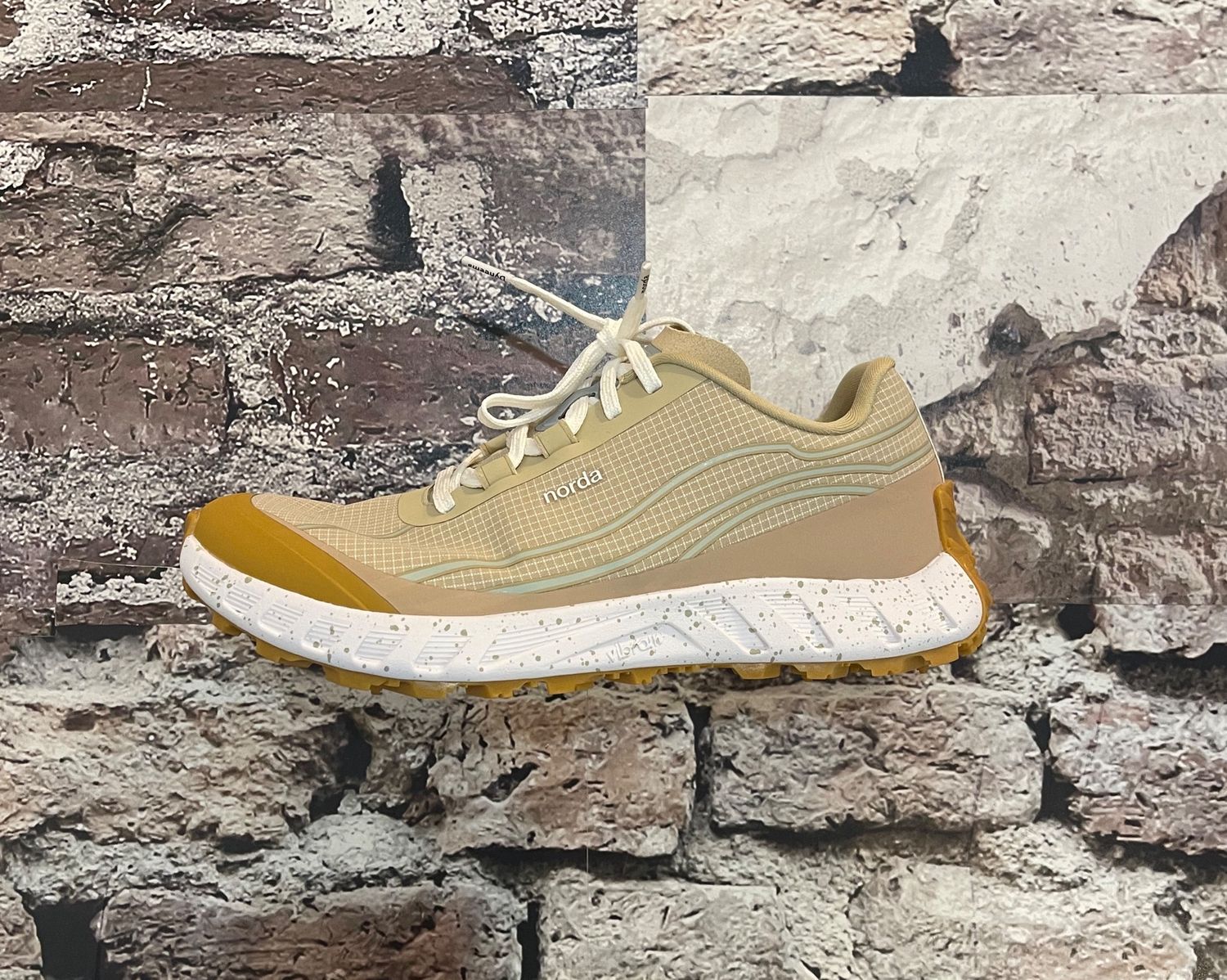 Norda 002 W Sand, Color: Sand, Size: 9